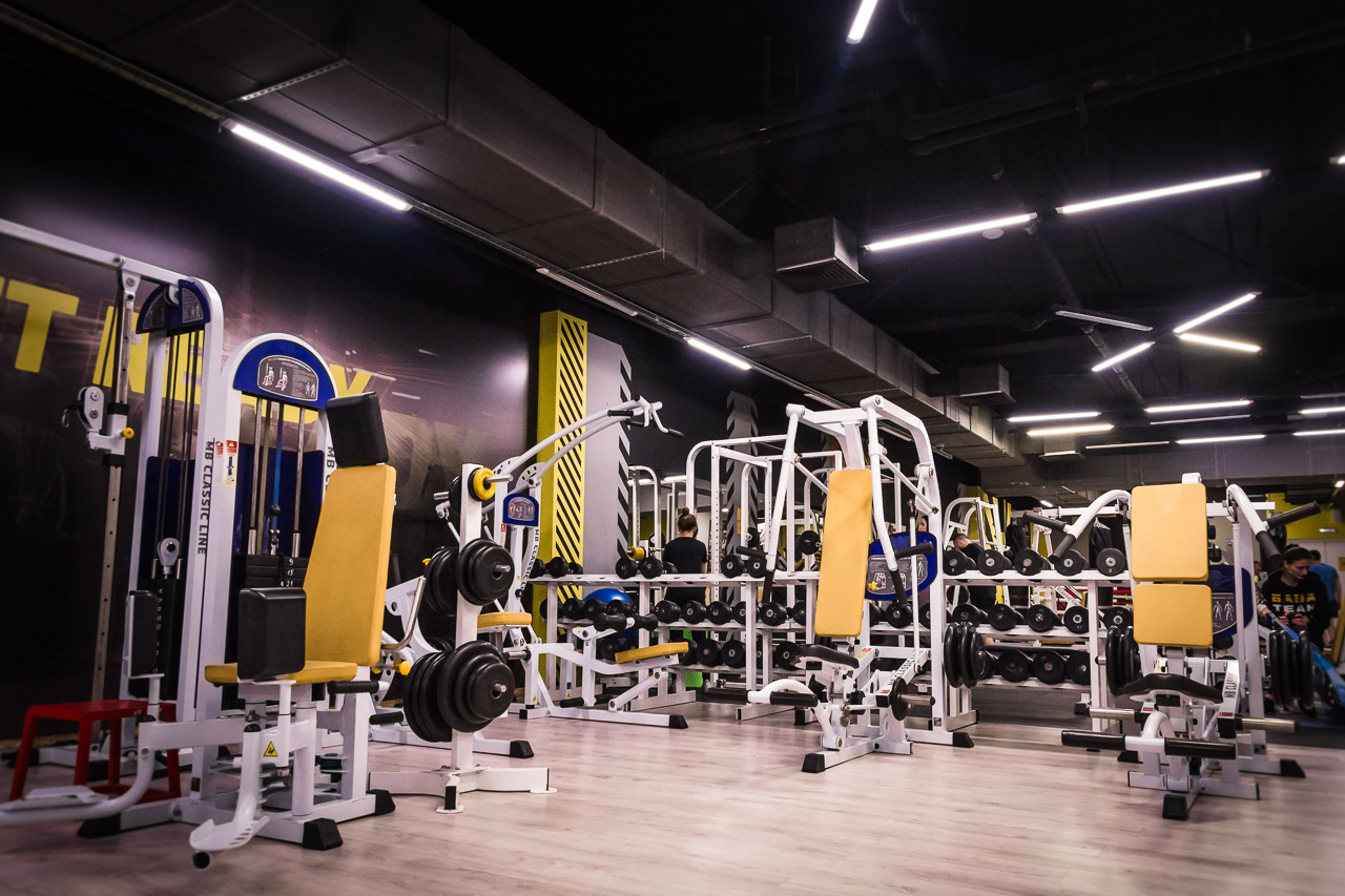 База, ул. Рылеева, 83