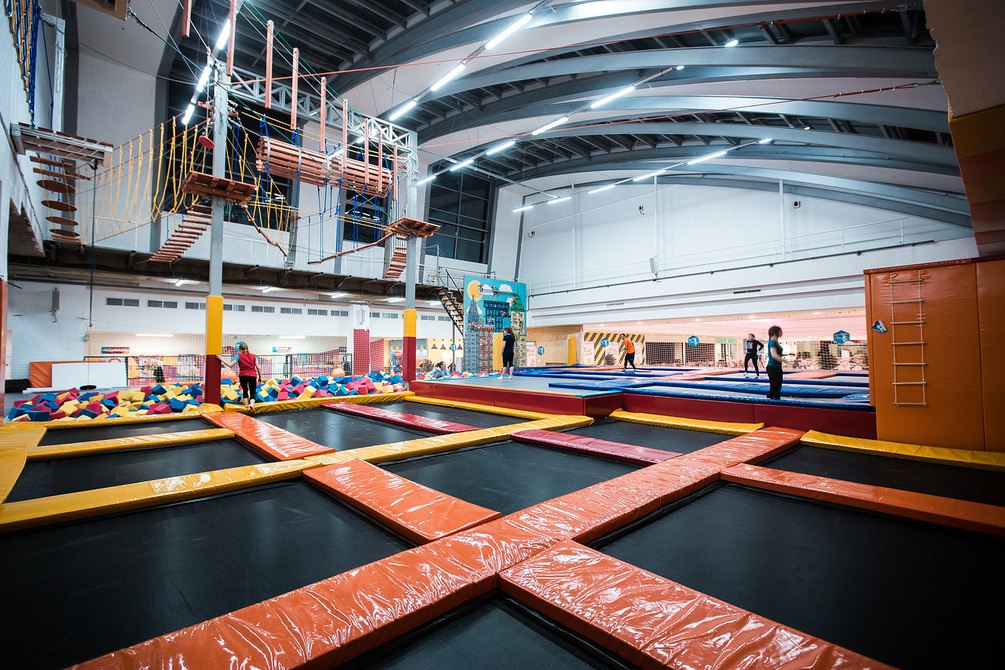 Небо, батутный парк на Севастопольском