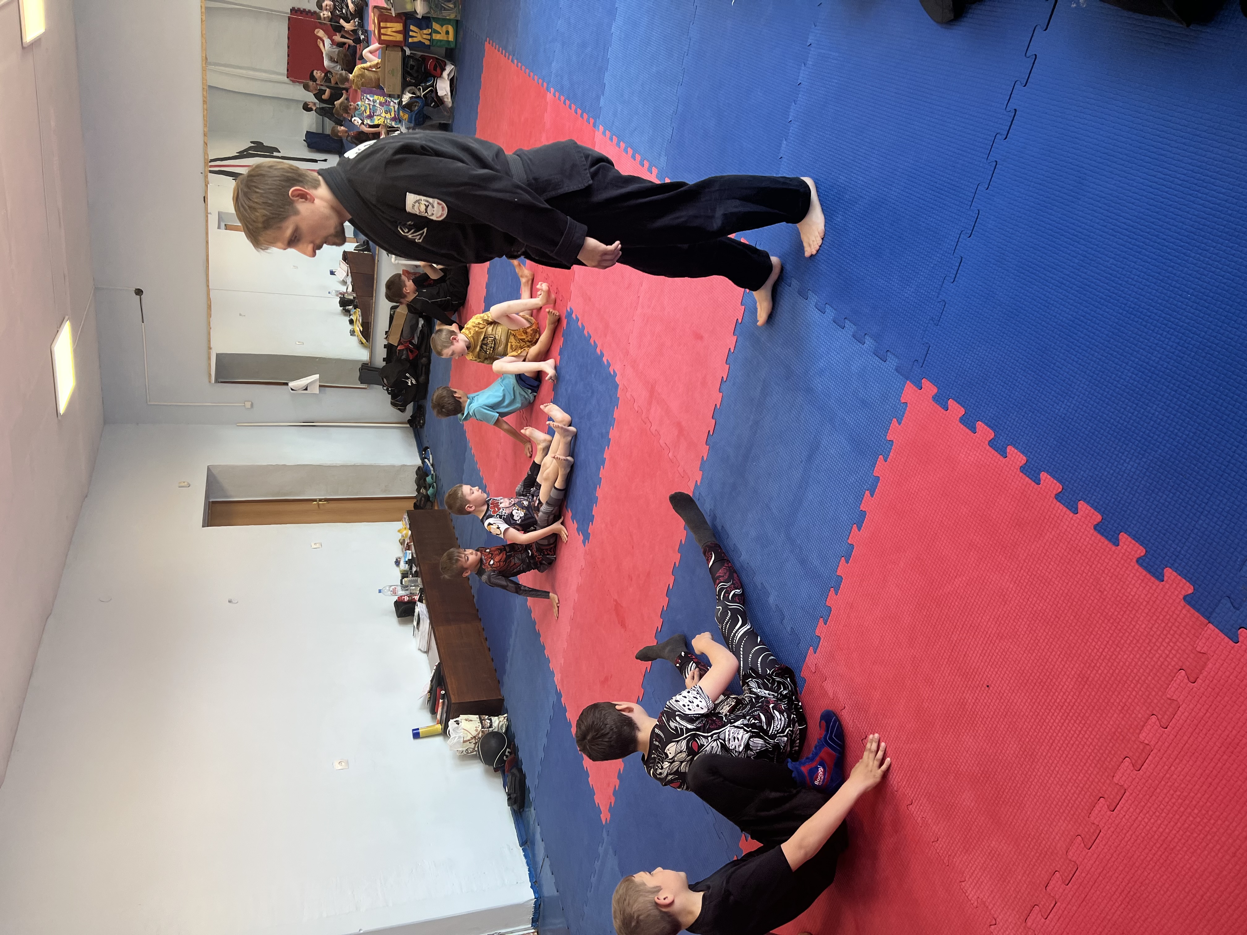 ЛЮДИ ЧЕСТИ - клуб единоборств