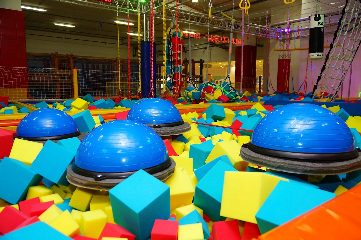 Небо, батутный парк на Севастопольском