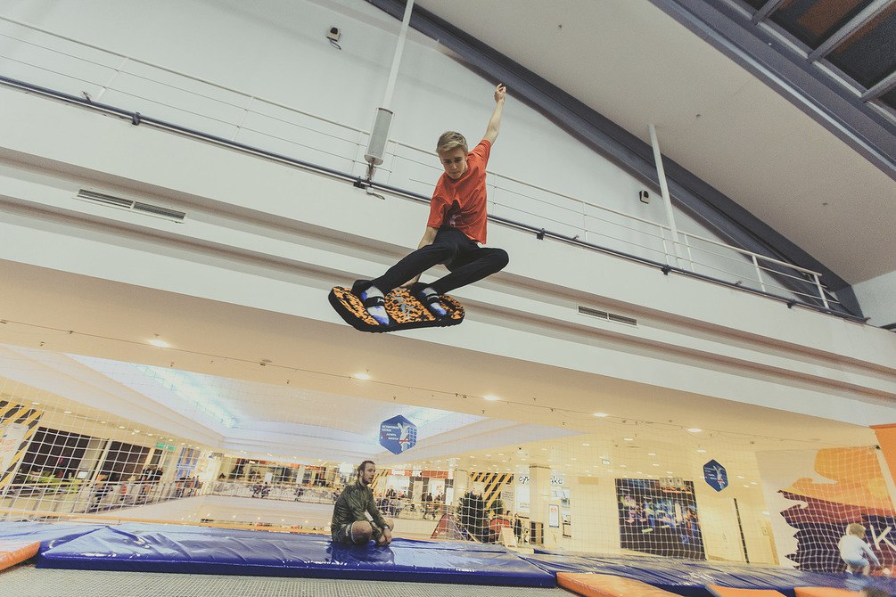 Небо, батутный парк на Севастопольском