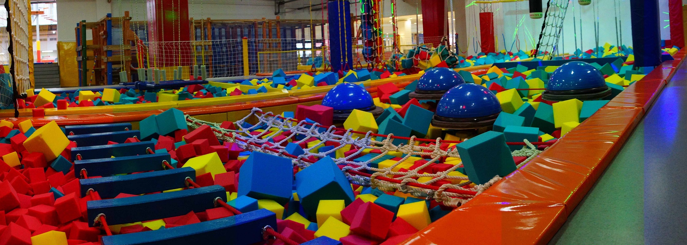 Небо, батутный парк на Севастопольском