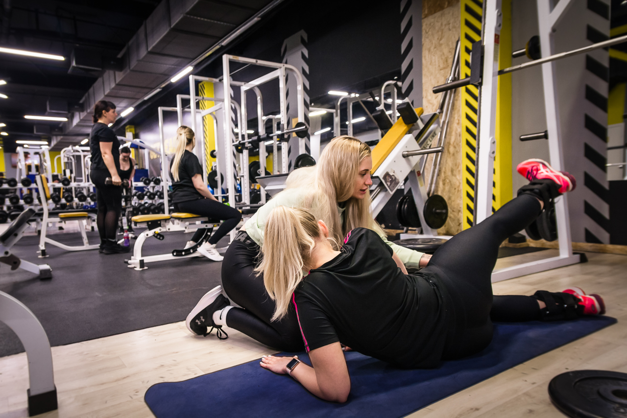 База, ул. Рылеева, 83