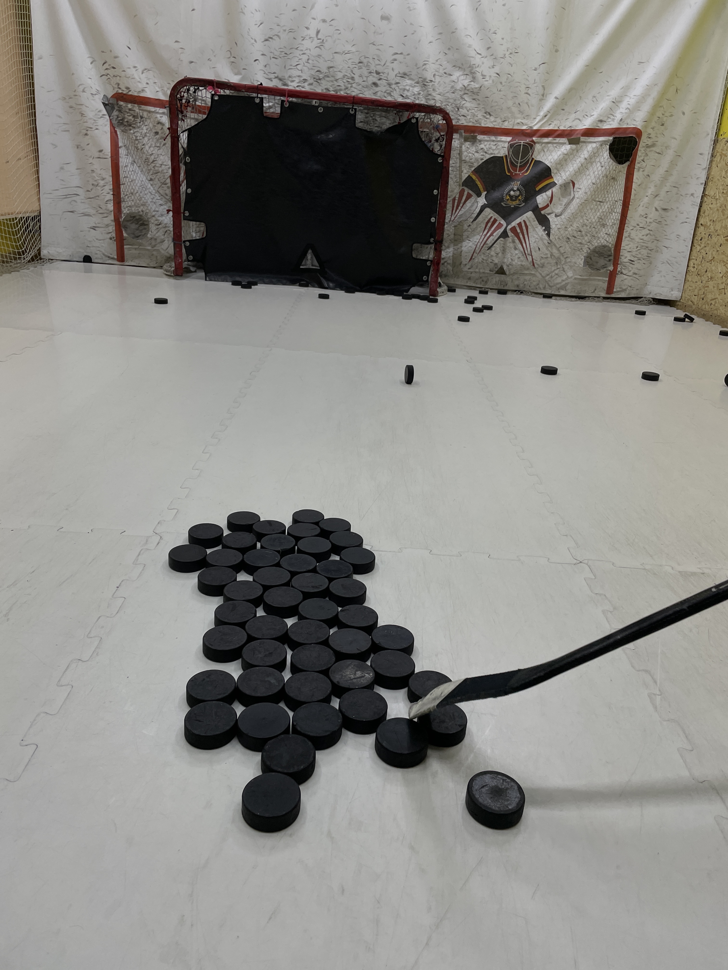 База, ул. Рылеева, 83