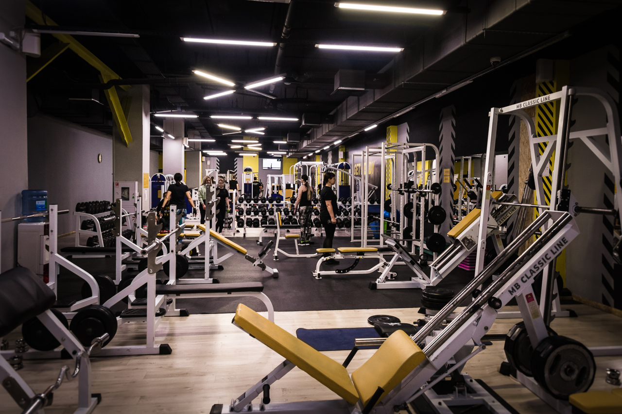 База, ул. Рылеева, 83