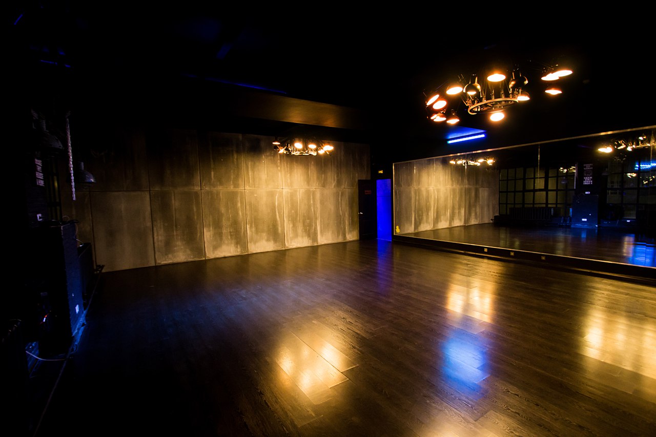 Model-357, м. Белорусская