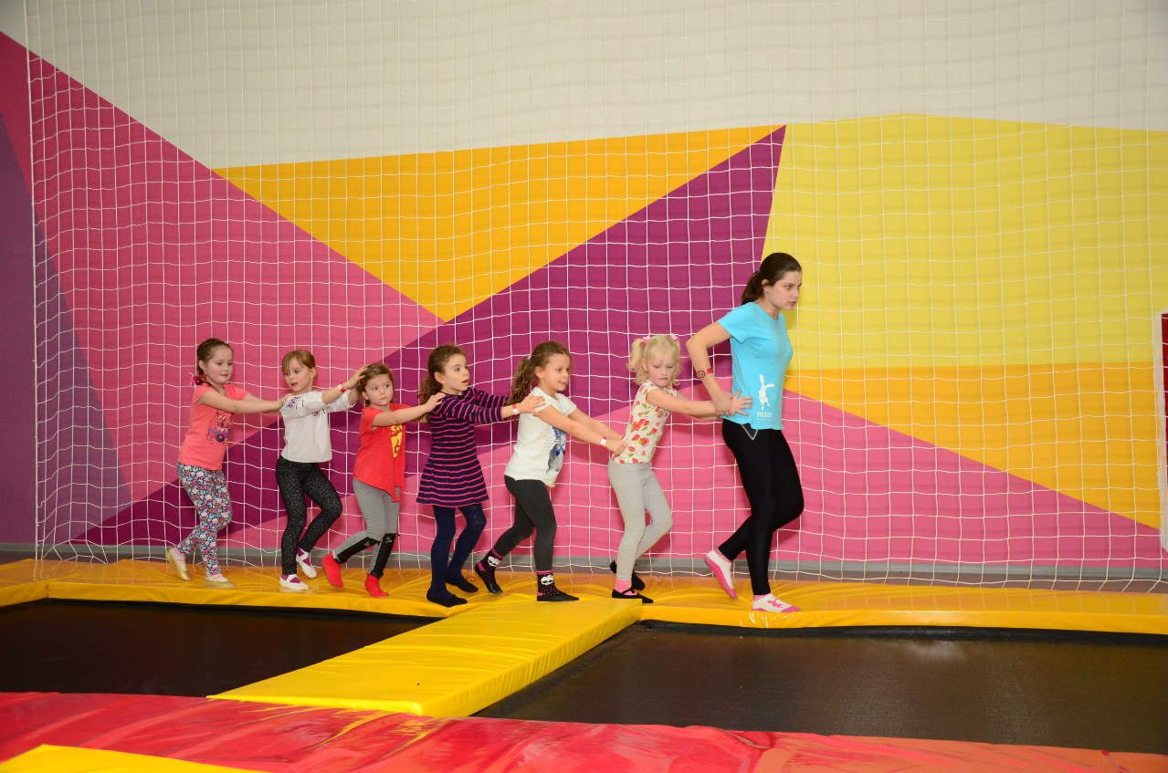 Небо, батутный парк на Енисейской