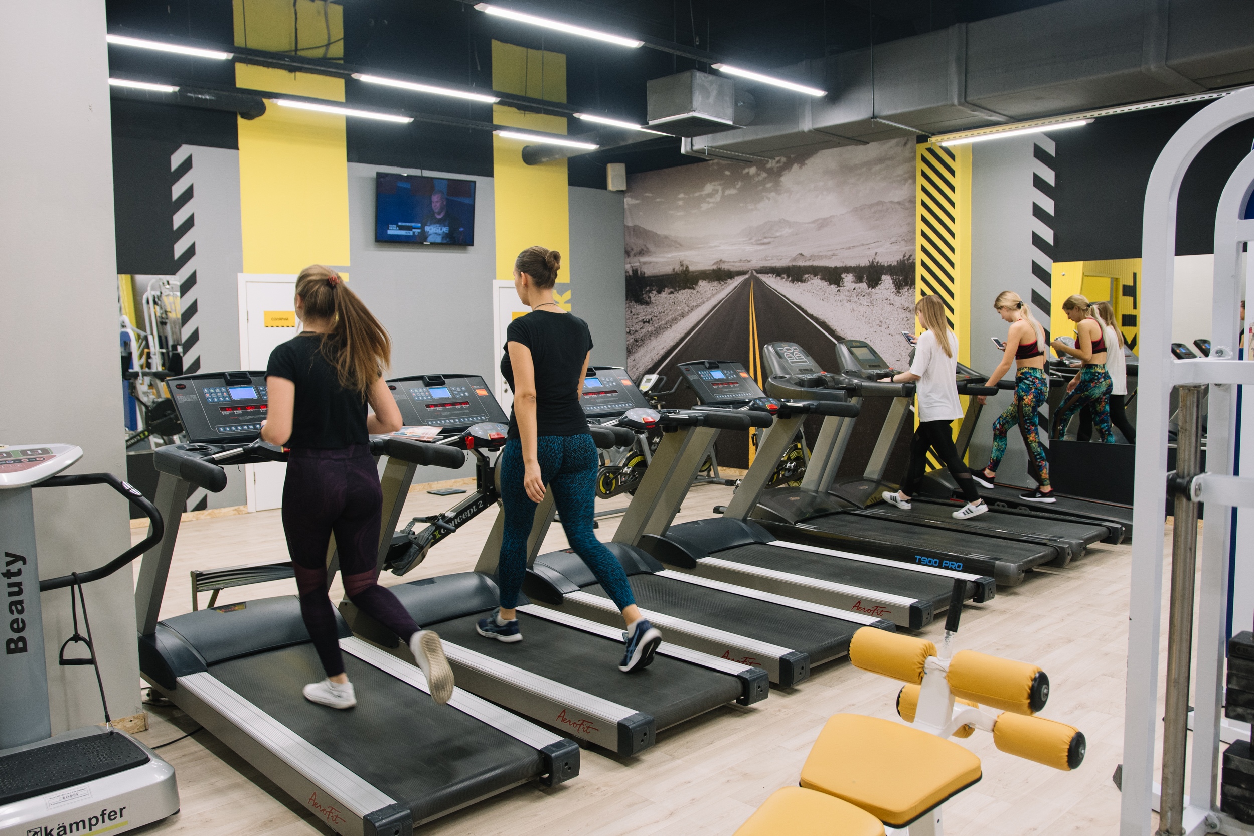 База, ул. Рылеева, 83