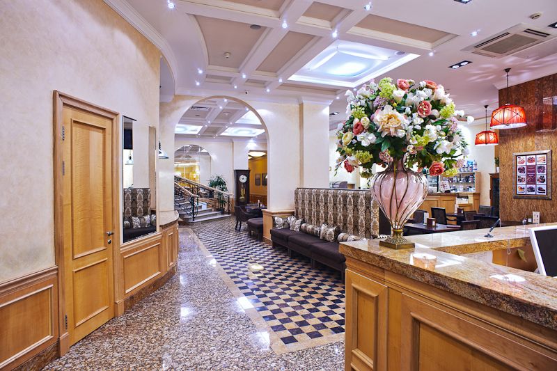 Онегинъ, м. Полянка