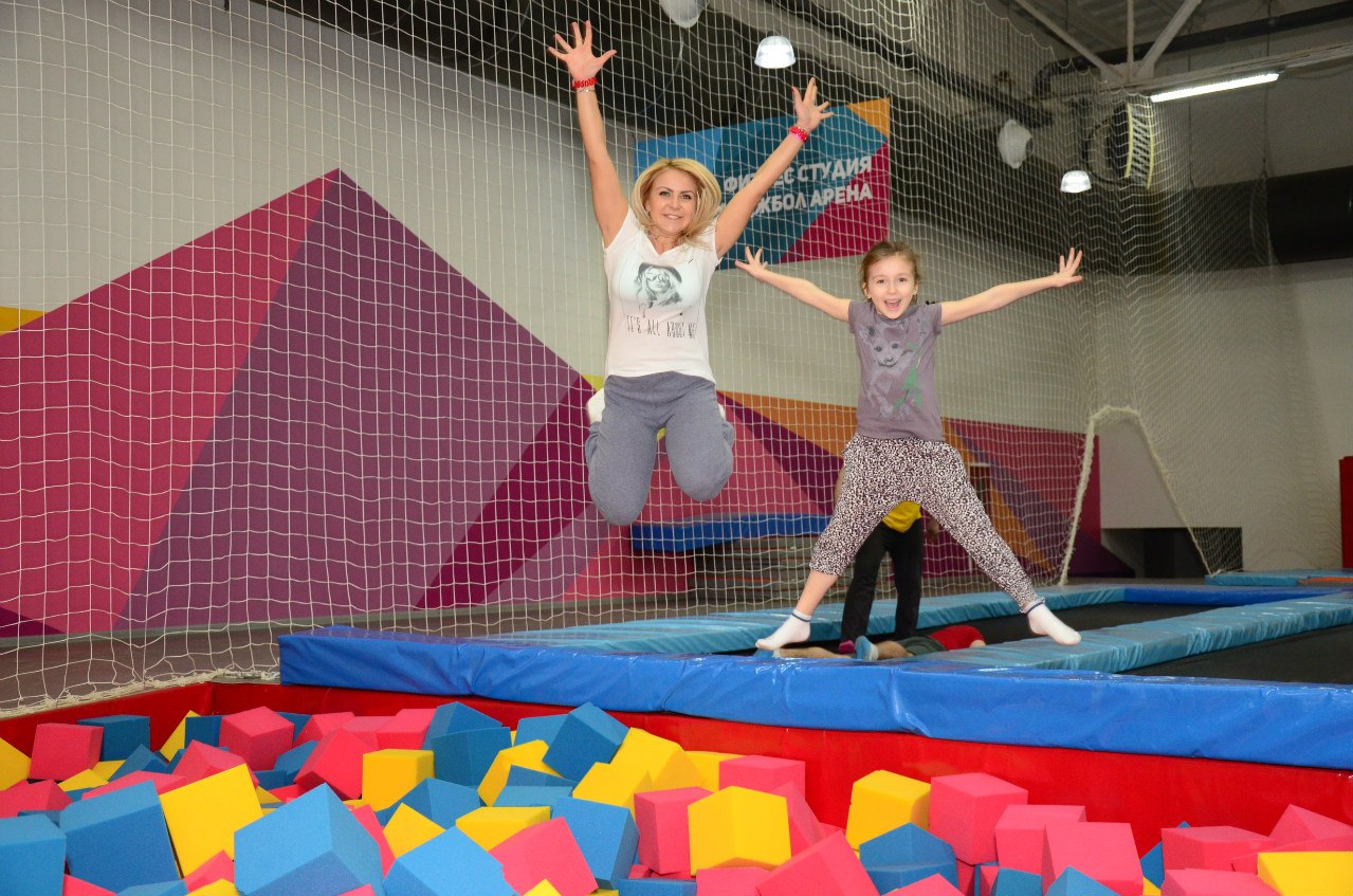 Небо, батутный парк на Енисейской