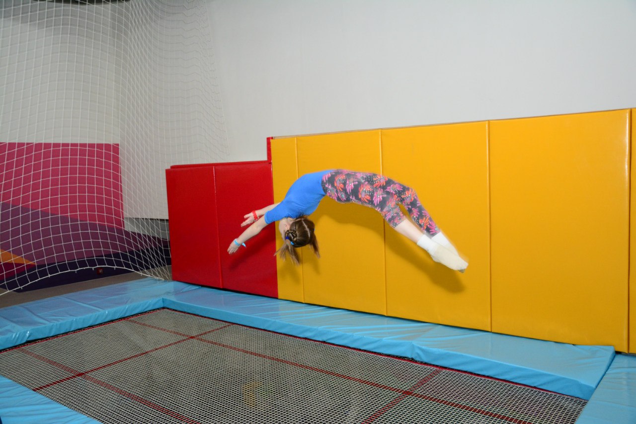 Небо, батутный парк на Енисейской