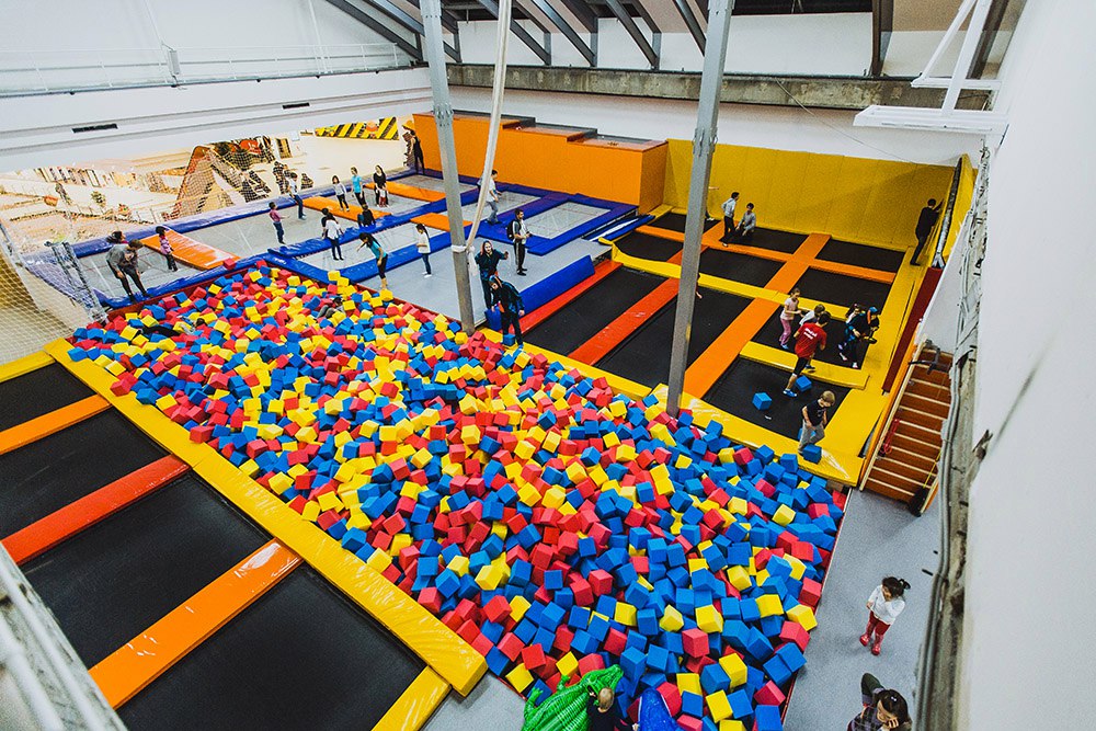 Небо, батутный парк на Севастопольском