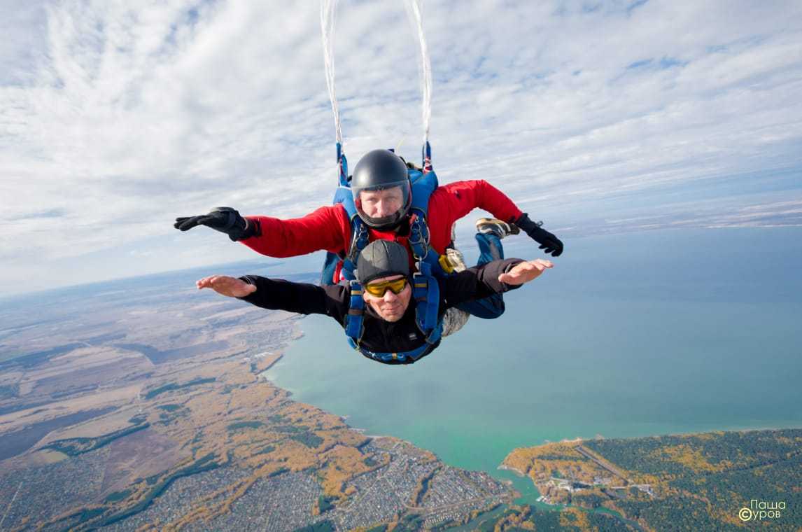Прыжок с парашютом в тандеме с инструктором