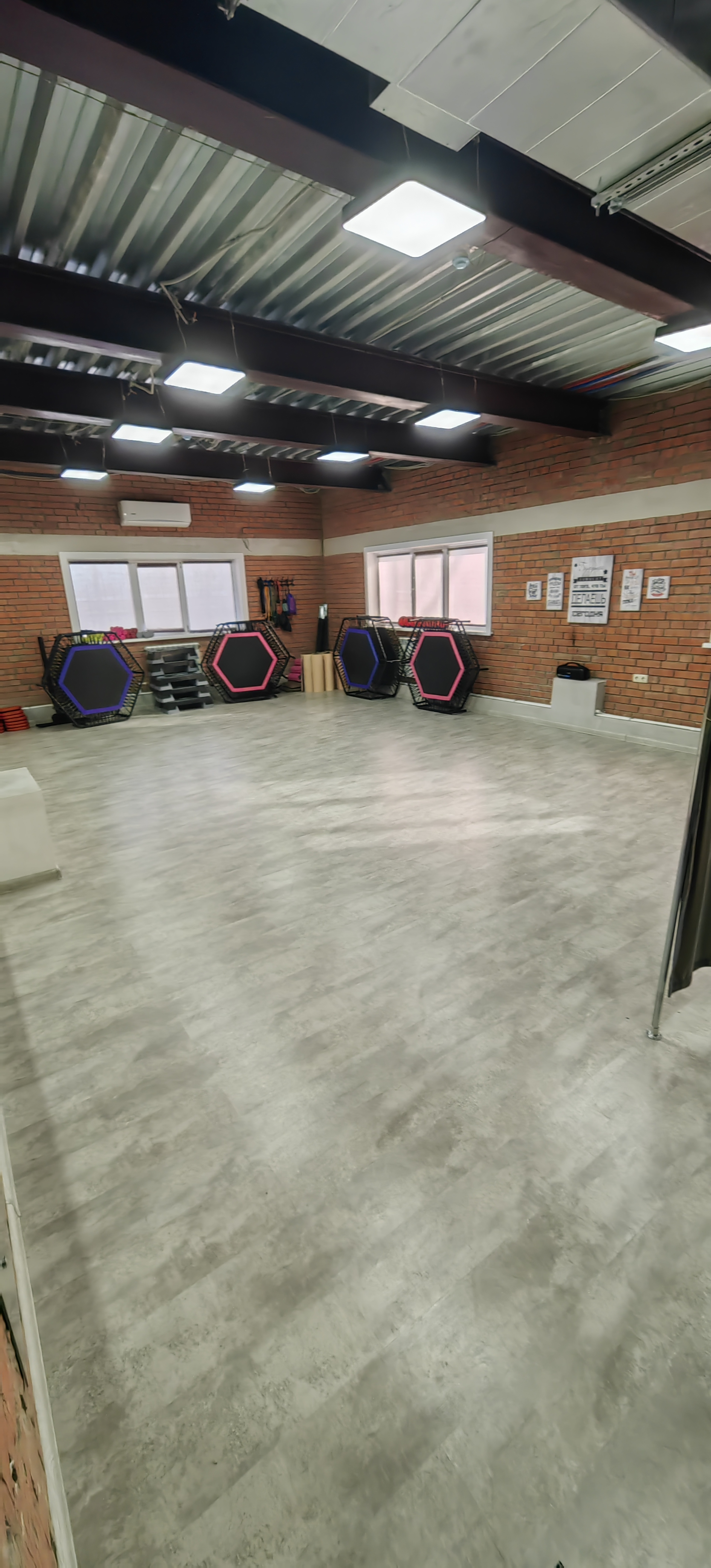 Детский джампинг