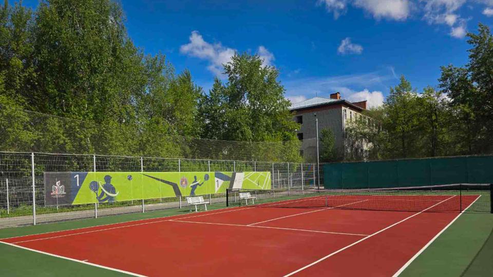 Теннисные корты на Гаранина