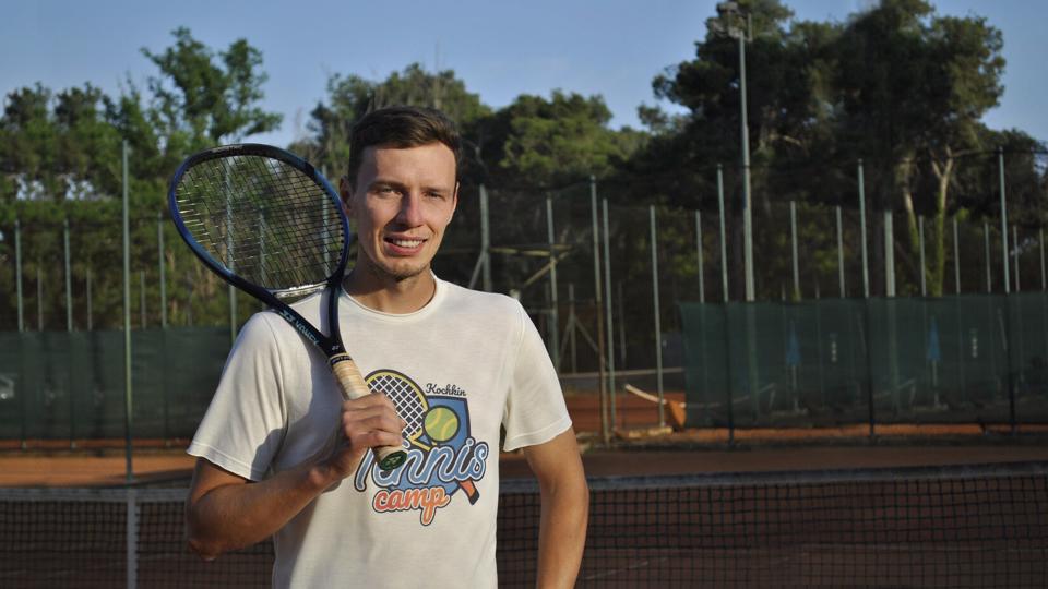 Тренер по большому теннису Александр Кочкин