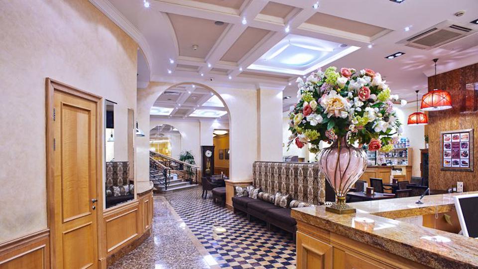 Онегинъ, м. Полянка